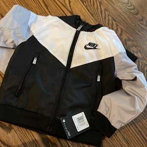 Nike toddler Windrunner Nike 2t NWT